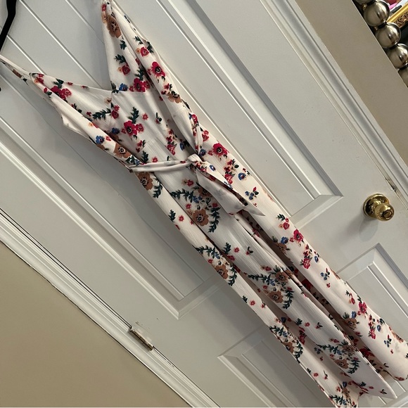 Bacio White Floral Jumpsuit - Picture 1 of 3